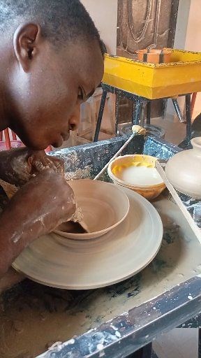 Just some late-night magic with this wooden rib tool… There’s something about working at night — the quiet, the focus, the way the clay listens differently. Here I was, shaping and refining with my wooden rib, letting the form settle into itself. No rush, no pressure… just me, the wheel, and the soft rhythm of the clay. It’s in moments like this I’m reminded that even the smallest tools can bring the biggest difference. Late-night magic truly hits different. #ofysmithpottery #DIY #handcraftedcer