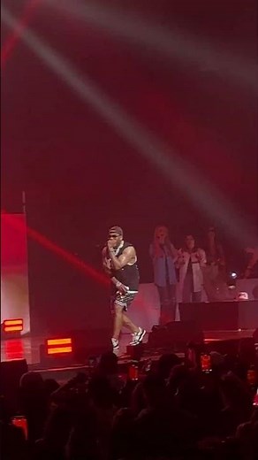 Nelly Performs Apple Bottom Jeans