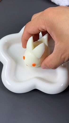 Make cute little bunnies with hard-boiled eggs! It's simple and fun, give it a try! #DIYCrafts #ParentChildCrafts #KindergartenCrafts | Art, Crafts and Journals