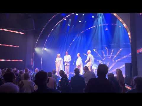 1. forpremiere er spillet - PUBLIKUM ER VILDE AF BEGEJSTRING!