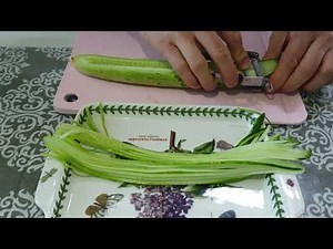 줄리엔채칼로 오이 채썰기 (야채면)