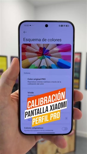 Si tienes un Xiaomi y nunca has tocado los ajustes de pantalla, estás viendo el móvil peor de lo que deberías. En este vídeo te explico cómo calibrar la pantalla de los teléfonos Xiaomi paso a paso, con un análisis práctico y sin líos raros. Vamos a ajustar el modo de color, la temperatura y el contraste para que la imagen sea más fiel y más cómoda en el día a día. La calibración cambia por completo la experiencia: mejor lectura, colores más naturales y una sensación mucho más premium sin gastar
