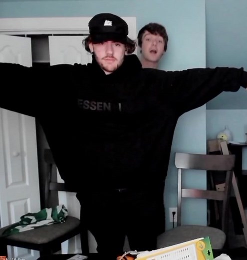 Sapnap Being Protective Of Karl: Karlnap Shirt Change Moment