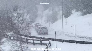 26K views · 1.5K reactions | ...a magic moment from my window...❄️⛄️❄️ What do you think about a holiday in apartment or hotel in Livigno? Get free quote Apartments: www.livigno-appartamenti.com/mail_form/index.html Hotel: www.hotel-livigno.com/richiesta-disponibilita desideri una vacanza in appartamento o in hotel a Livigno? Chiedi preventivo gratuito - usa i link sopra | Tutto Livigno | Facebook