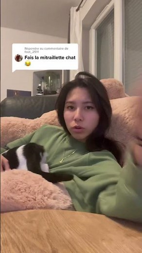 Faire la mitraillette avec￼ son chat