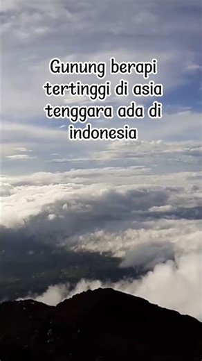 gunung kerinci atap pulau sumatera