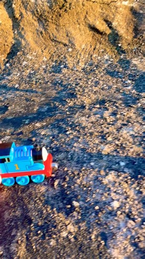 Thomas crashes on the rocks! #thomasandfriends #trains