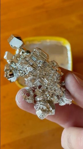 Making brilliant gallium crystals #Chemistry #Physics #Metal #Crystals #minecraft