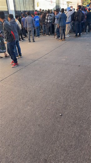 #Quiché TENSIÓN FRENTE AL JUZGADO DE PAZ DE SANTA CRUZ DEL QUICHÉ, tras captura de persona que transportaba leña. Vecinos exigen que sea liberado. | Noticias de Quiche K4