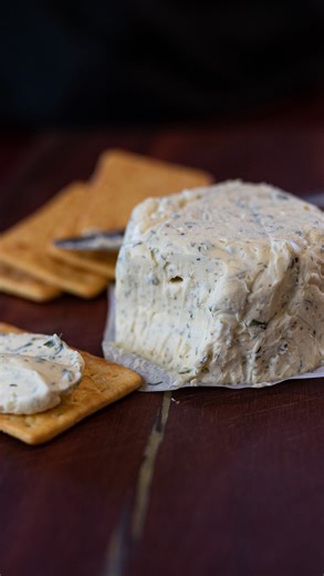 Del | Easy recipes + Cooking classes on Instagram: "Boursin cheese, but homemade by your fair hands. Can’t buy it here in NZ and if you can it is OUTRAGEOUSLY priced. Yes I know butter is expensive too but you just use a little and for the price of all the ingredients you get a whole lot more! So make some Boursin for your cheese board this Christmas! Everyone will love you ❤️ The full recipe can be found in the recipe tab on my website www.disheswithdel.com Plus if you’re looking for more festi