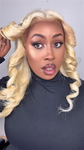 Watch me unravel these curls 👀 This is why I love this hair no tangling, no shedding, no burning, just silky perfection every time. As a professional, quality matters and this hair always delivers. . Hair by Bellami Hair Shop at bellamihair.com Use code TIFFANYBANKS to save 💫 . #hair #austinmakeupartist #texas | Makeupbytiffanybanks