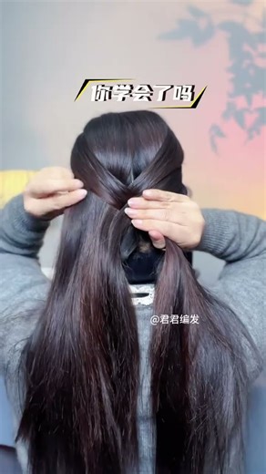 Finally I learned how to braid my hair with fishbone braids. It turns out the techniqu