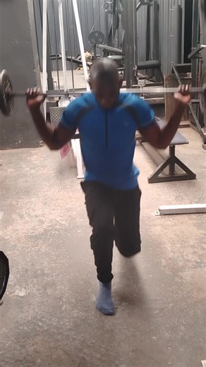 The best Lunges No One Does 💪💪 1. Forward to back Lunges workout Barbell #lungesworkout #legdayworkout | Fitness with Tony