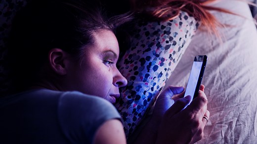 Doctors Explain the Link Between Blue Light and Sleep