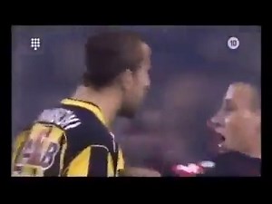 🇫🇷 | De stokbrood en kruidenboter staat vanavond klaar op het feestje van Sébastien Sansoni! De Franse verdediger van onder meer Vitesse viert zijn 48ste verjaardag. Zou Roy Beerens ook een uitnodiging krijgen en zijn tanden gretig in een stokbroodje zetten?😁 | Kent u deze Nog
