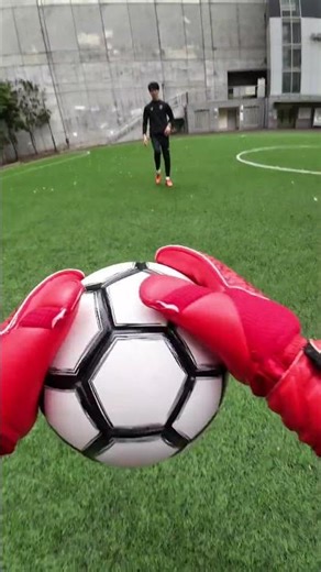 MATHIEU ROLL PRO CATCH 🧤🧤🧤 #gavic #goalkeeper #ゴールキーパー #ガビック #football #gk #キーパーグローブ #pov