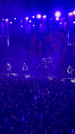 Radio Futuro | Un clásico del metal extremo “Future Breed Machine” fue interpretado con maestría por @meshuggah en el @teatrocaupolican 🤘🏻 | Instagram