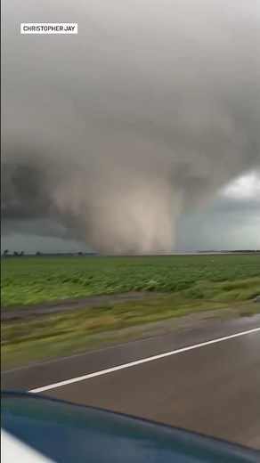 Tornadoes rip through Illinois, Indiana amid severe outbreak