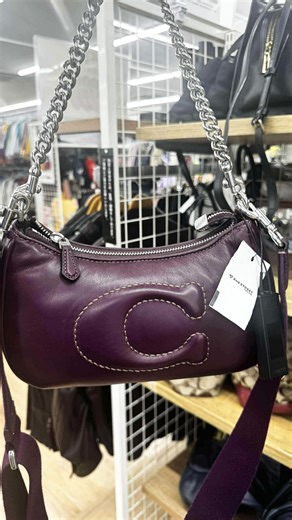 Preloved C.oach bag. ( Ang ganda nito ) 💜💜 PM @daisukivarietyshop @daisukijapan if interested. #preloved #used #daisukijapan #secondhand #bag #bags #use #prelovedbranded #coach # | Daisuki