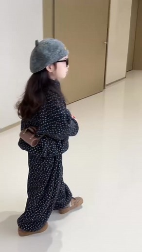 🧸 Bộ nỉ lót bông bé gái “Siêu ấm – Siêu xinh” Vải dày dặn, mềm mịn, giữ ấm cực tốt 🥰 Form rộng dễ thương, bé mặc vào auto cưng xỉu 💕 #BộNỉLótBông #ThờiTrangBéGái #OutfitMùaĐông #ĐồĐẹpChoBé 🌼 Mẫu 2 (tone nhẹ nhàng – sang nhẹ) | Mis Baby kis