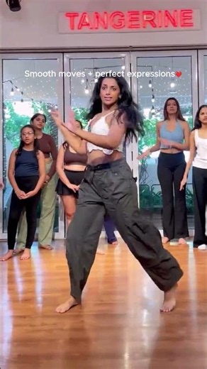 Lazy Lazy Lamhe Dance Cover 💃✨ Smooth Expressions & Beautiful Performance | #Shorts