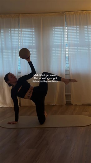 Somewhere along the way, mat classes became the “beginner option.” The place people start before moving on to reformer and equipment. But something interesting happens in my classes. People who have done reformer for years come to mat… and halfway through they look at me like: “Why is this so much harder than I expected?” Because without the carriage or springs, the body has to organise the movement itself. No assistance. No momentum. Just control. There’s space for every piece of equipment in P