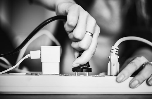 O que é kWh e como funciona o cálculo em sua conta de energia?