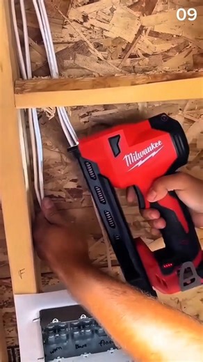 The process of attaching cables with a simple clip tool