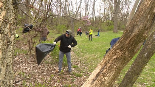 Volunteers, city leaders clean up litter along Pleasant Run