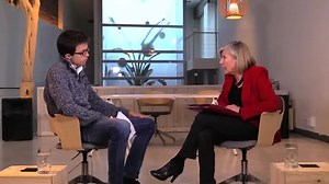 47K views · 1.6K reactions | Pensar el momento. Una charla entre Íñigo Errejón y Chantal Mouffe donde nos ubican su nuevo libro en conjunto, 'Construir Pueblo'. "Hay que recuperar la democracia" nos dice la célebre politóloga belga Chantal. | Podemos | Facebook