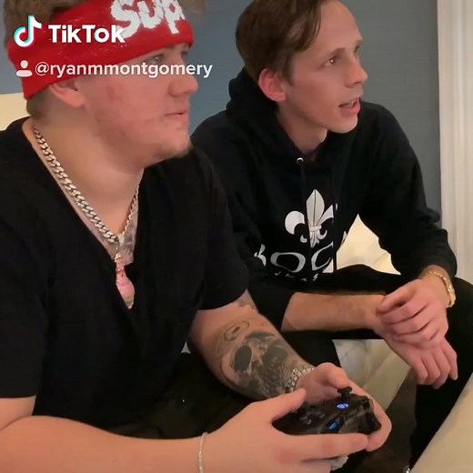 Longneck needs treatment! With @supremepatty #fyp #foryoupage #trending #lol #supreme #longneck #supremepatty