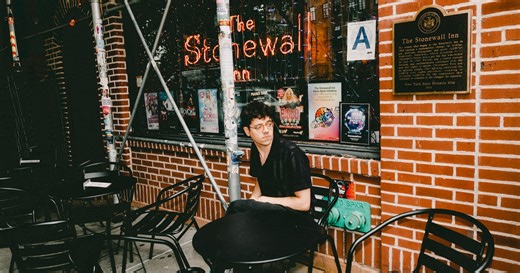 ‘Ik besefte: ik zit op zijn minst op het spectrum, betreft geaardheid’: met Dressed Like Boys toont Jelle Denturck zich out and proud