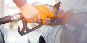 Watch two bros completely lose it over a malfunctioning gas station sign