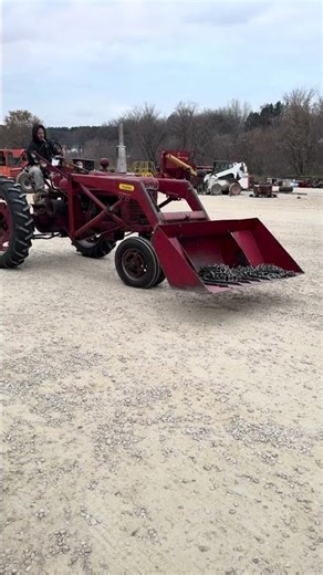FARMALL H TRACTOR W/LOADER