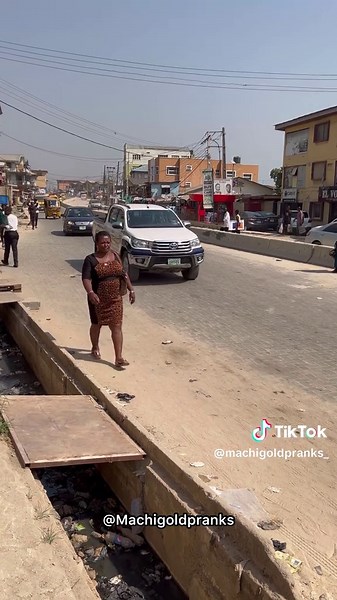 Hilarious Snake Prank in the Hood