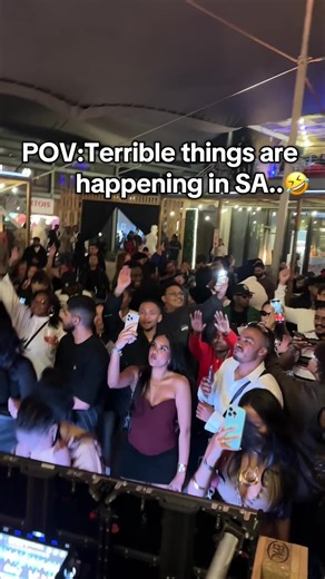 What a city 🌃 . . . @feastivalsa & @Cabo Beach Club #capetown #fyp #fypシ゚ #southafrica #event #capetownsouthafrica🇿🇦 #foryoupage #viral #music #amapiano #afrohouse #night #rainbownation #beautifulpeople #dj #fypviral #