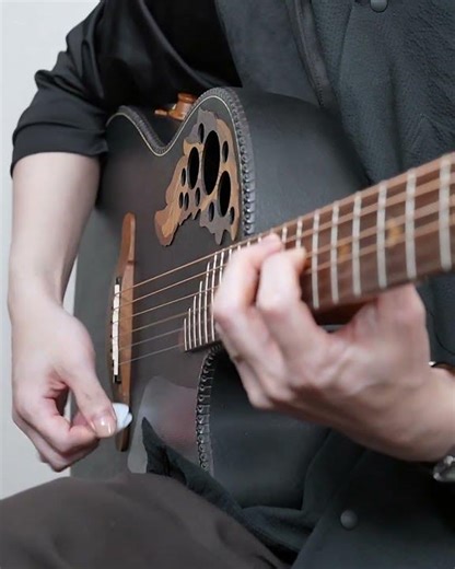 This Pick Makes Any Guitar Sound Like a 12-String Guitar.