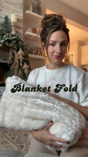35K views · 1.1K reactions | Fancy Blanket Folding makes it seem like you have your life together. From a scale of 1 to folding a fitted sheet, this is easy peasy. Try it out! | Brittany Ostofe | Facebook