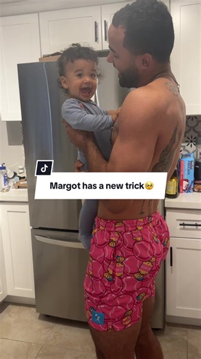 Margot would like to show you her new trick🥹 #fyp #momsoftiktok #momlife #mlbb #baby