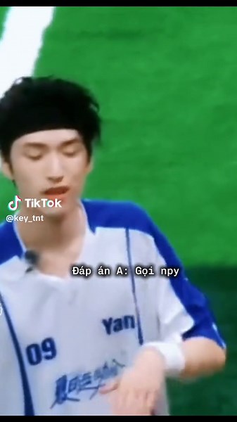 Dù có bất cứ chuyện gì xảy ra cách gọi ấy chưa từng thay đổi. YHX gọi tên tất cả mọi người, duy chỉ gọi Hạ bằng mật danh. Chữ “nhi” ấy mãi mãi chỉ dành cho tiểu ca ca mùa Hạ của em ấy. Cũng giống như Hạ gọi tên thân mật với tất cả mọi người. Chỉ duy đối với Tường là gọi thẳng tên. Các em ấy luôn bằng một cách nào đó, biến đối phương thành người đặc biệt đối với mình.#tnt #tnt时代少年团 #hộithao #sdfj_lầu18🌸🎐 #nghiêmhạotường #hạtuấnlâm #tườnglâm
