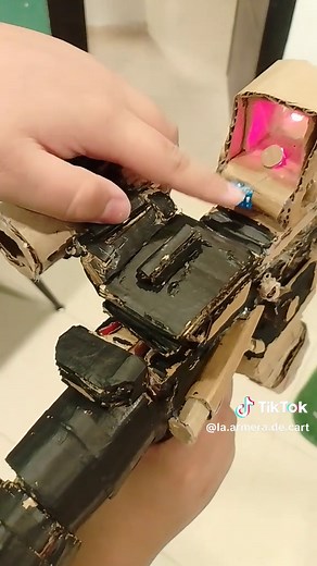 Cómo hacer armas y armaduras de cartón