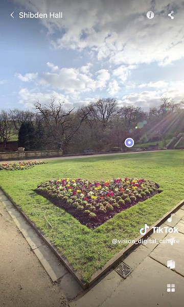 Looking for a weekend getaway? Check out Shibden Hall! This 15th-century gem in the English countryside has a beautiful black-and-white timber frame and stunning gardens. Perfect for history lovers and anyone looking for a peaceful day trip. #History #Gardens #DigitalTwin #VisionDigitalCulture