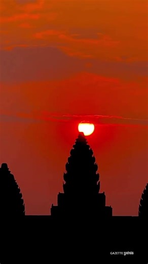 សមរាត្រីអង្គរ (Equinox Angkor) ព្រះអាទិត្យរះចំកំពូលកណ្ដាលនៃប្រាសាទអង្គរវត្ដ