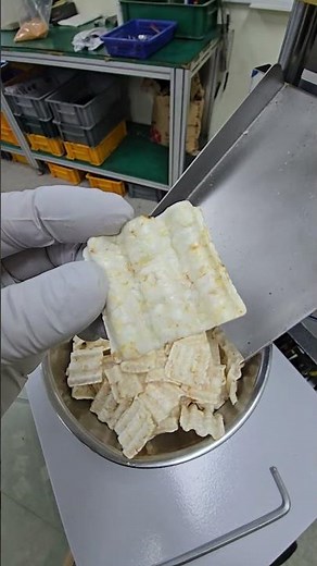 Puffed rice cake machine SYP4037W tested for rice chip production.