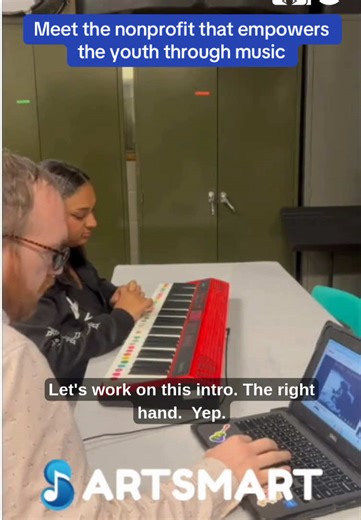 This week, we're shining the spotlight on ArtSmart, an incredible organization providing 100% free music lessons and mentorship to students in under-resourced communities. Their vision? To provide students with a pathway to academic, economic, and emotional stability through music mentorship—transforming young minds through the power of music. Watch as student Rachelle Santana and Maria Manetti Shrem Mentor Paul Giess at Frankford High School work on