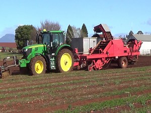 22K views · 1.2K reactions | The last clip I have of gun operator Simon Eastley harvesting processing carrots grown under contract to Simplot at "Glen Murrough" Weetah back on 7th September 2021. | Craig's Farming Photos & Videos | Facebook