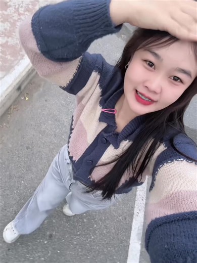 วิดีโอของ มดมิ ;) (@modmii3) พร้อมเพลง เสียงต้นฉบับ - อุ้ม ประสิทธิ์