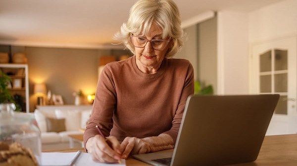 Geld im Alter reicht nicht aus: \"Wir gehen beide noch arbeiten\"