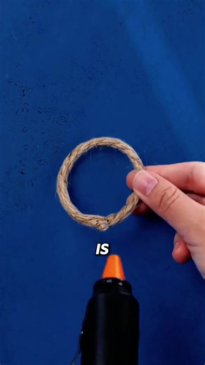 Olaf just wandering off at Disneyland Paris at the New World of Frozen coming next March! Beyond cute #disneyland #WorldOfFrozen #frozen #disneyadventureworld #disneylandparis