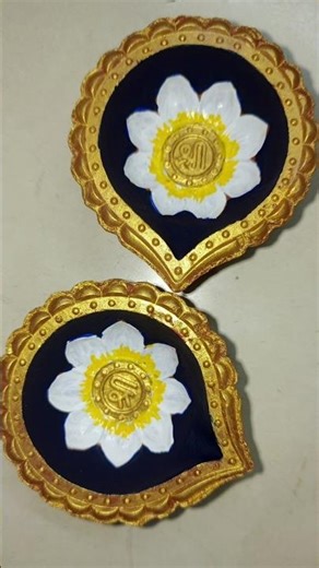 DIY painting on diya 🪔🪔🎇#diy #art #painting #ytshorts #ytshortsindia #trending